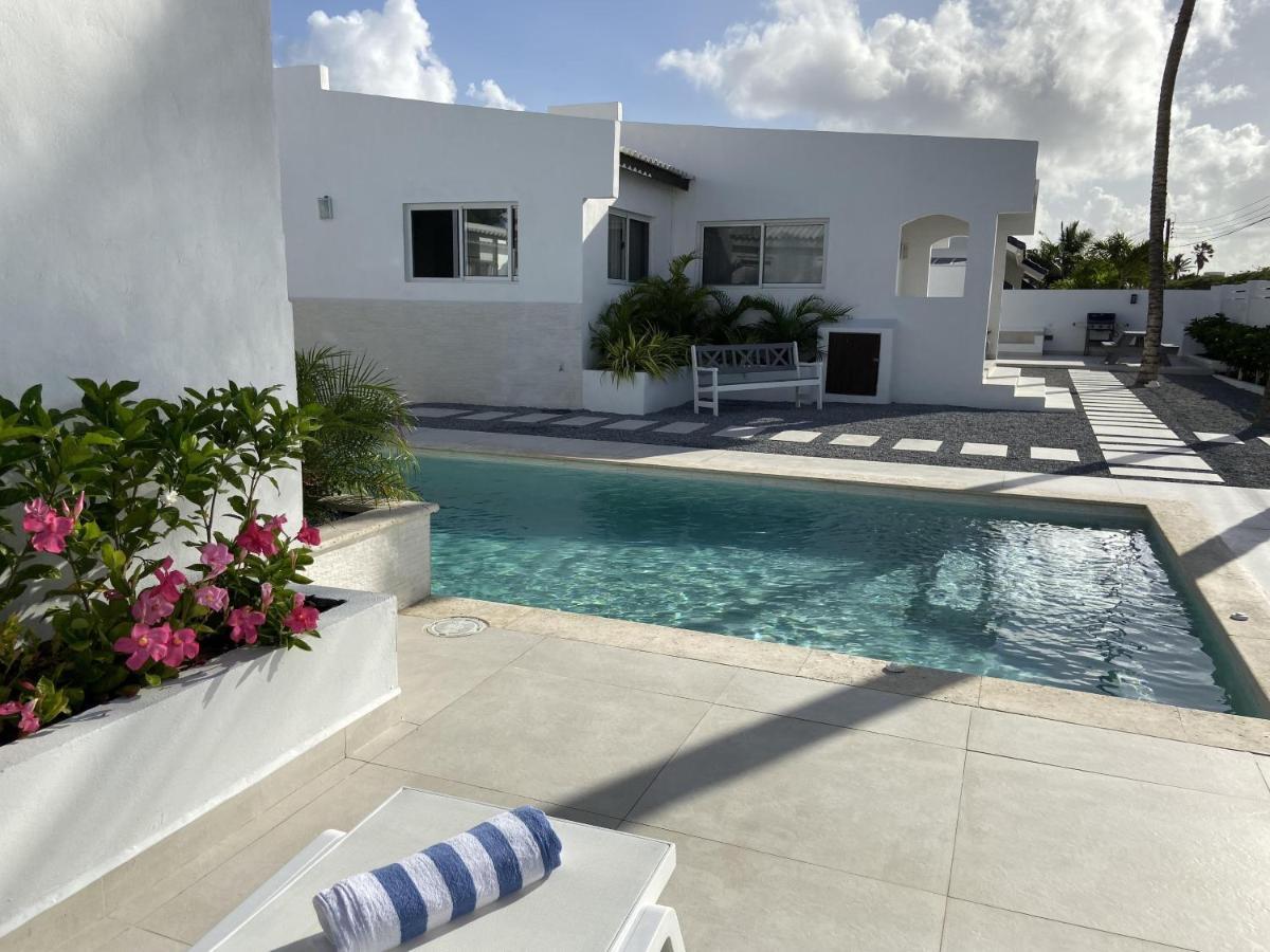 Movida Inn Aruba Палм Бийч Екстериор снимка