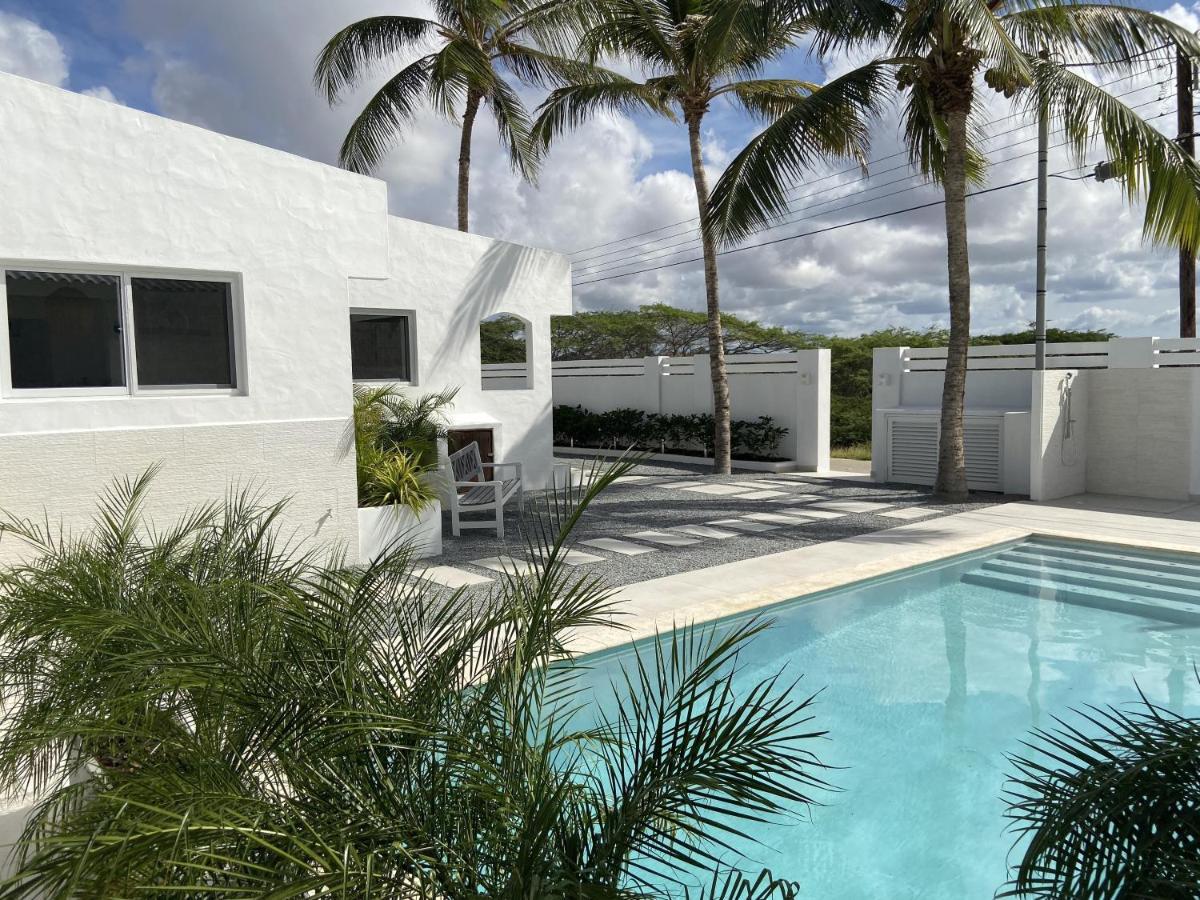 Movida Inn Aruba Палм Бийч Екстериор снимка