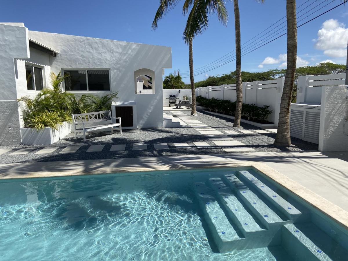 Movida Inn Aruba Палм Бийч Екстериор снимка