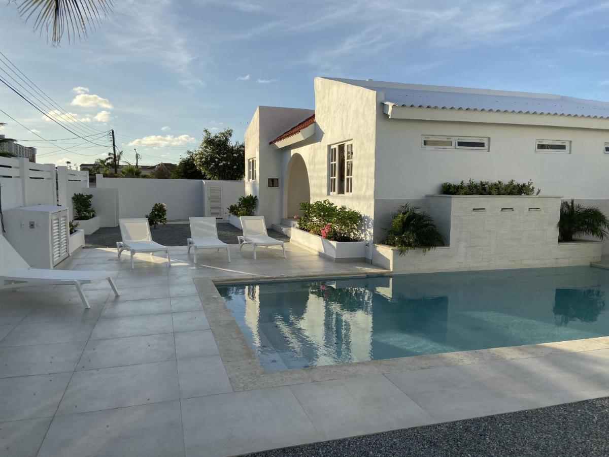 Movida Inn Aruba Палм Бийч Екстериор снимка