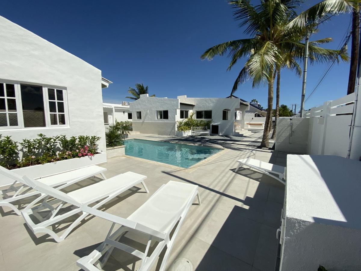Movida Inn Aruba Палм Бийч Екстериор снимка