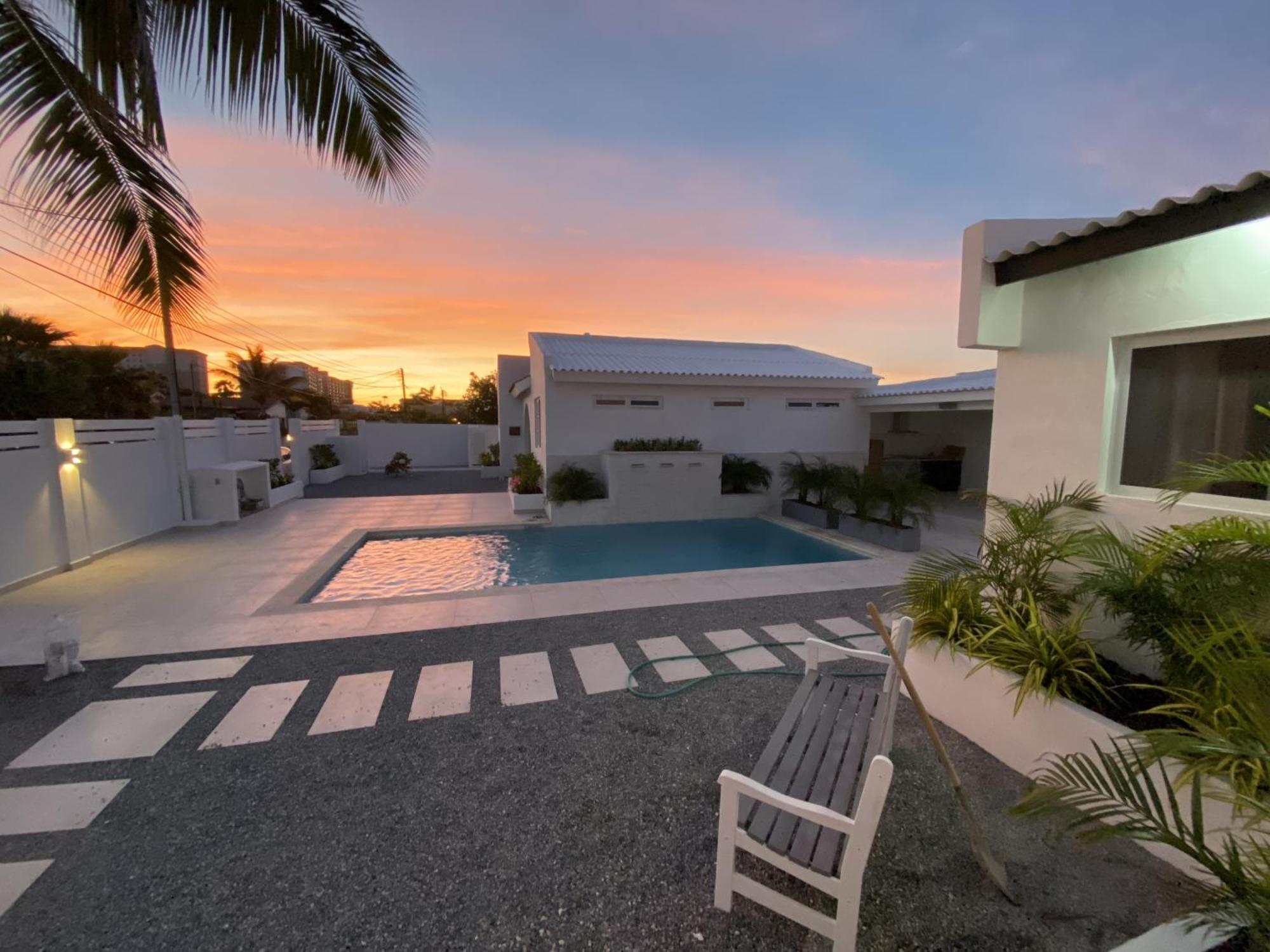 Movida Inn Aruba Палм Бийч Екстериор снимка